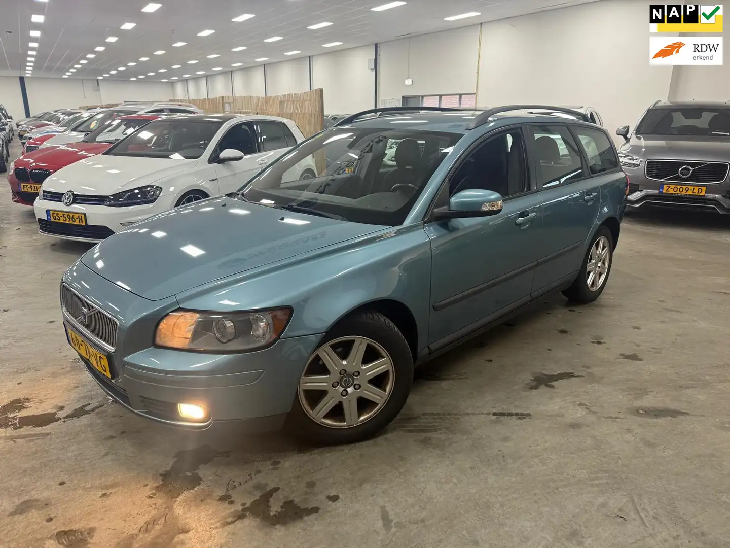 Volvo V50 1.8 Edition I / NAP / RIJDT SCHEKELT GOED / APK 7- Blauw - 1