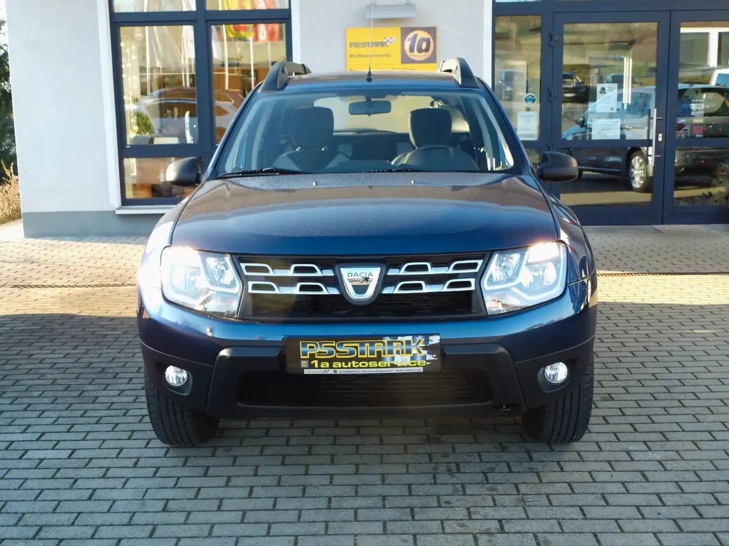 Dacia Duster I Laureate 4x2 , ZV,Klima,USB, 31900km Blau - 1