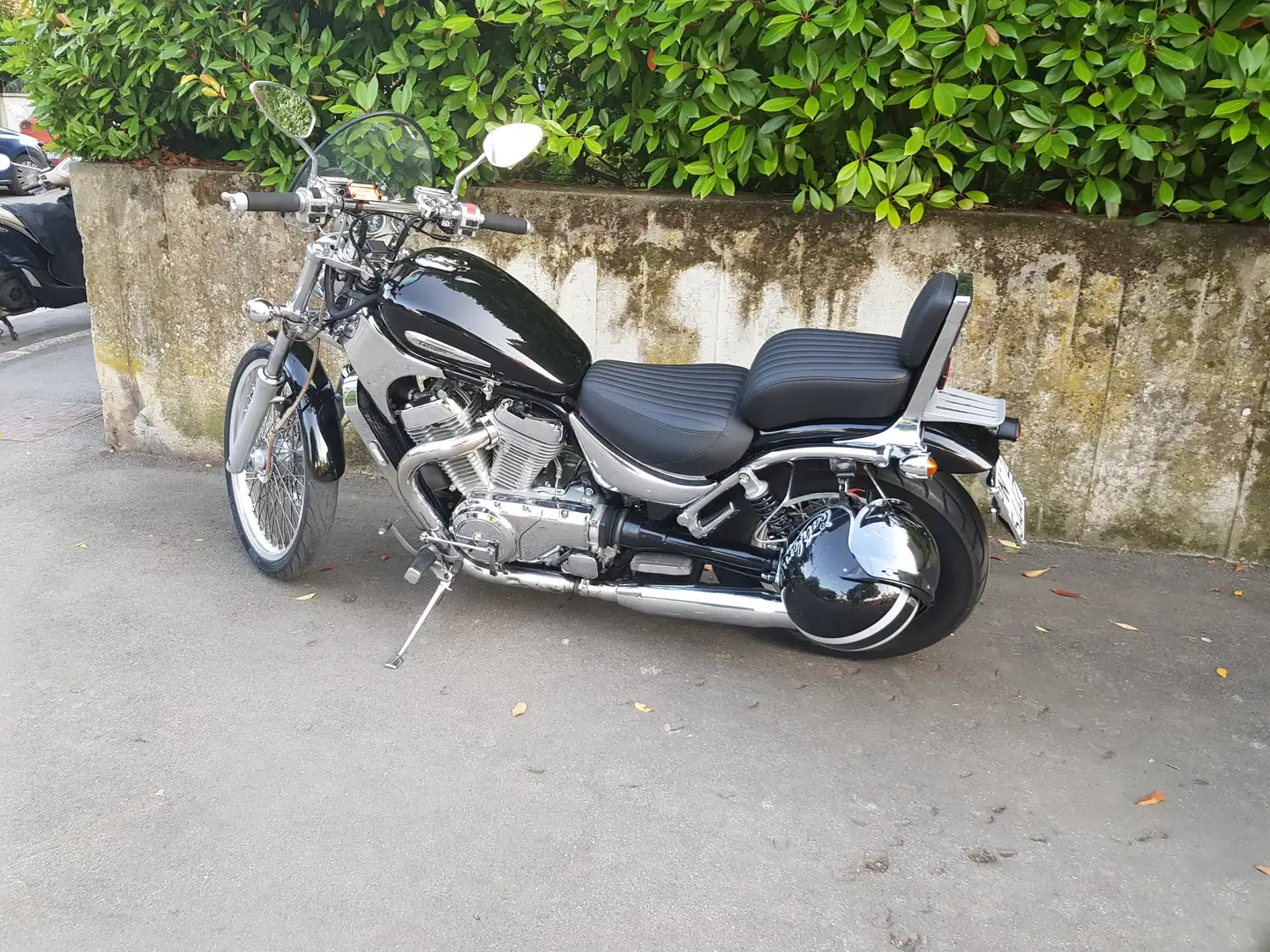 Suzuki VS 800 Noir - 1