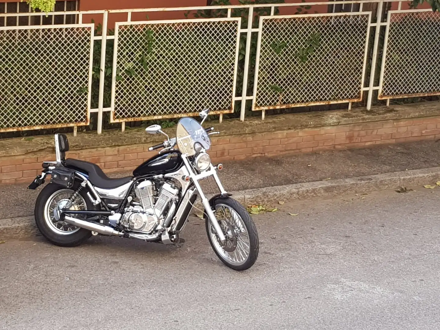 Suzuki VS 800 Noir - 2