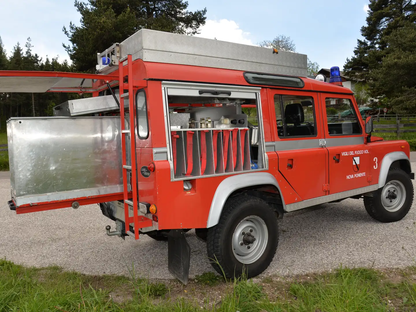 Land Rover Defender 110 Station Rouge - 2