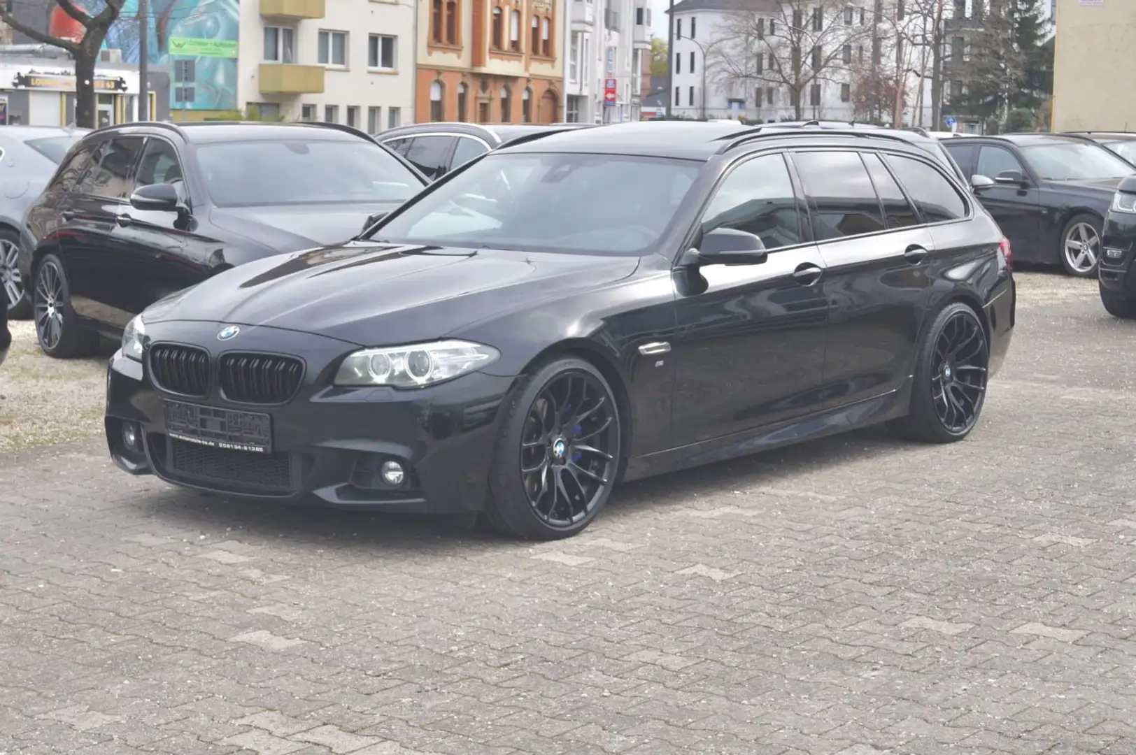 BMW 530 d xDRIVE M SPORTPAKET*AHK+PANO+M.2015 Schwarz - 1