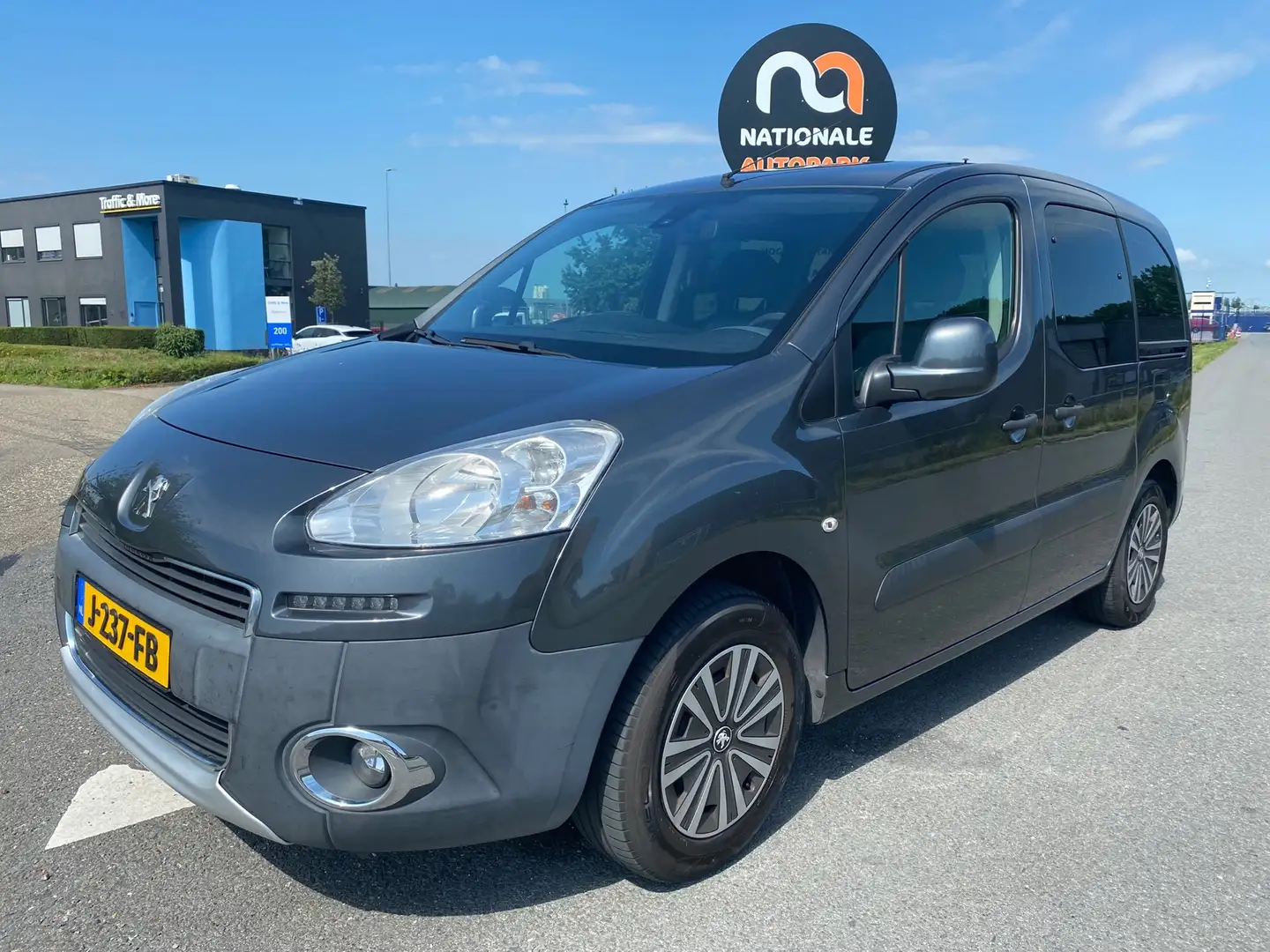 Peugeot Partner Tepee 2015 * 1.6 HDi Access * LED * AIRCO * ELEC. Grijs - 1