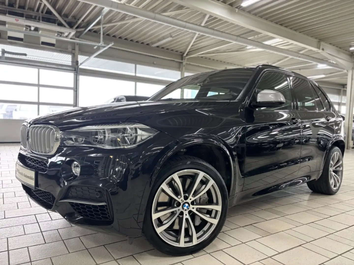 BMW X5 d A M-Sport 20'' HUD AD Pano Navi eSitze SoftClose Schwarz - 1