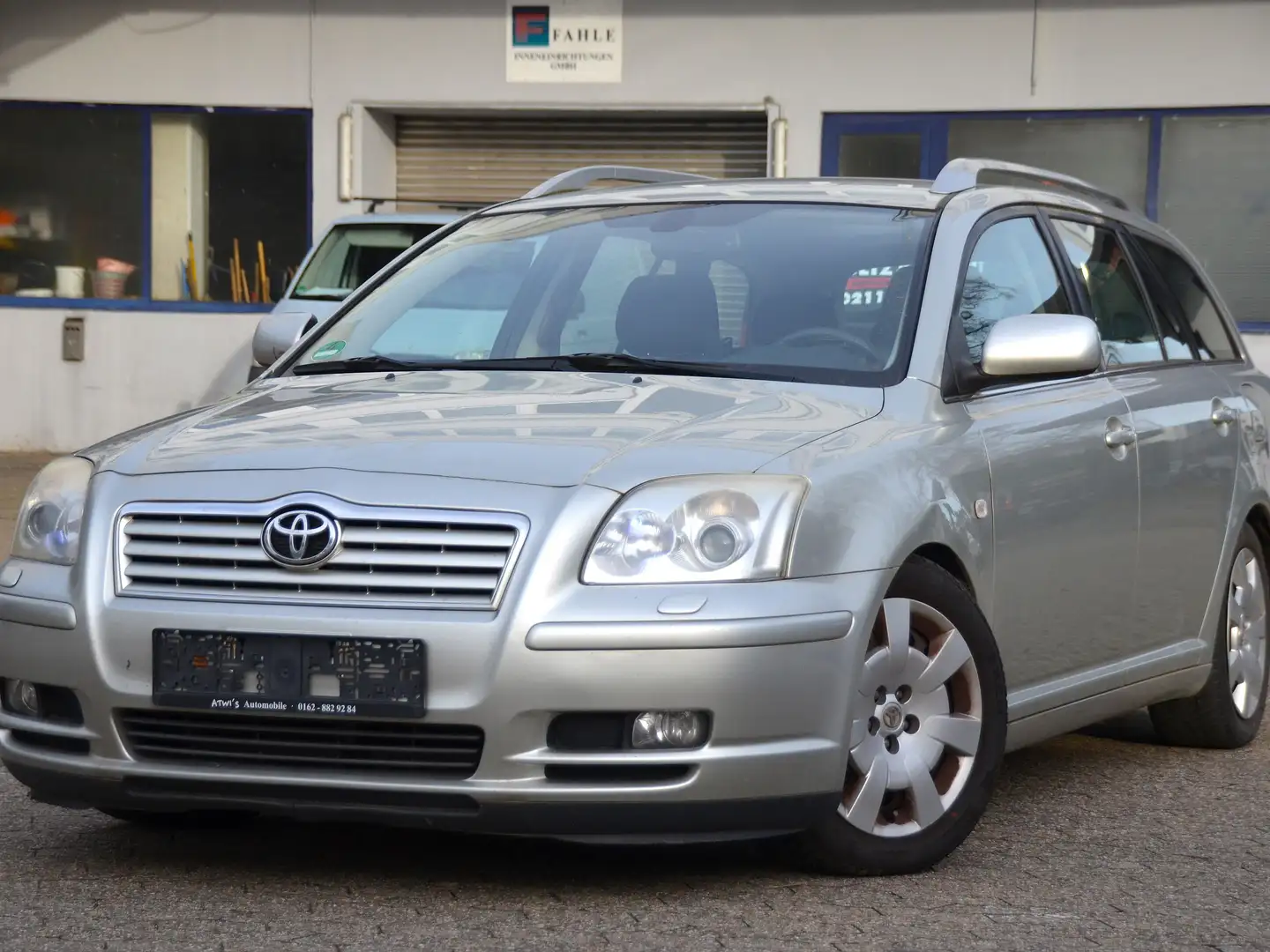 Toyota Avensis Avensis 1.8 VVT-i Executive / Xenon / AHK / Klima Grau - 1