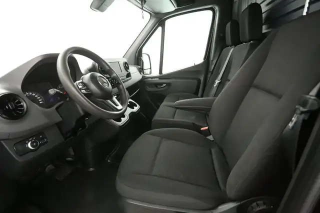 Mercedes-Benz Sprinter view 22