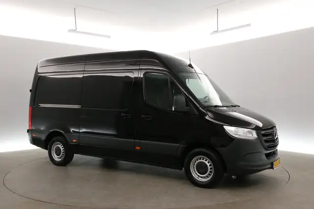 Mercedes-Benz Sprinter view 6