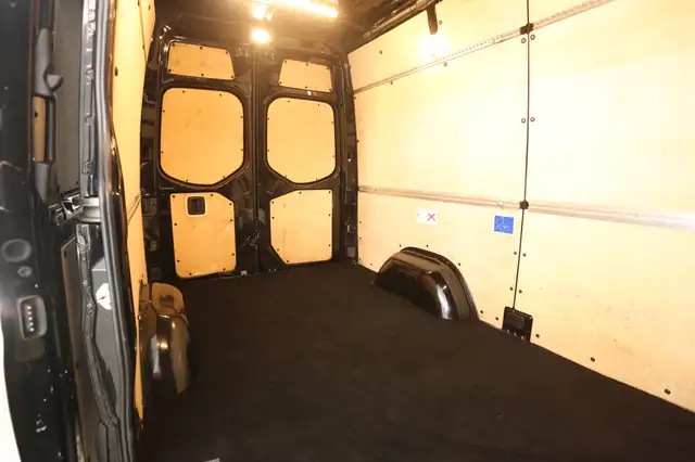 Mercedes-Benz Sprinter view 24