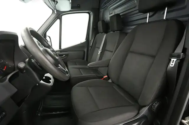 Mercedes-Benz Sprinter view 9