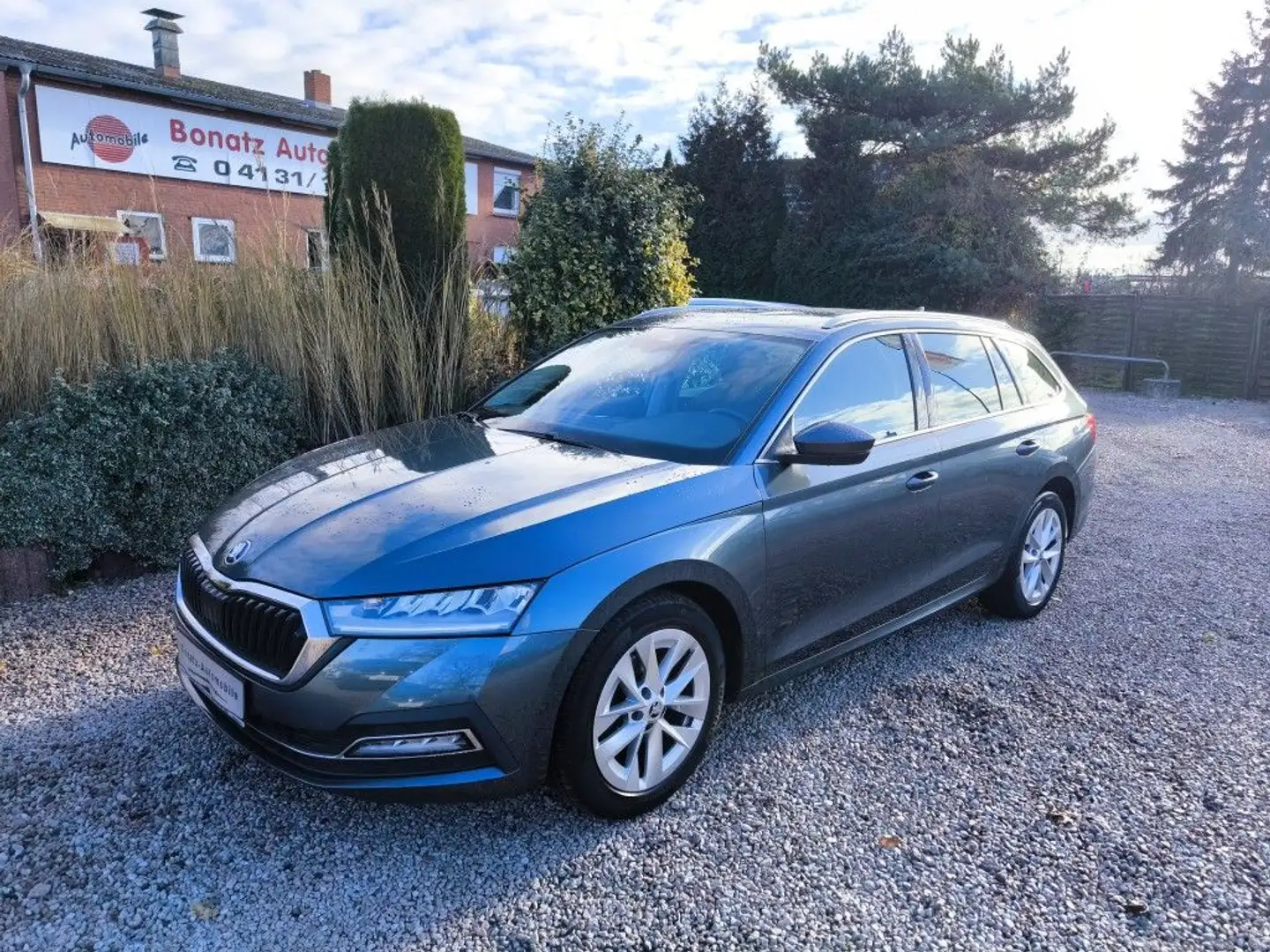 Skoda Octavia Combi 2.0 TDI DSG First Edition *AHK,Navi,LED,APP* Gris - 1