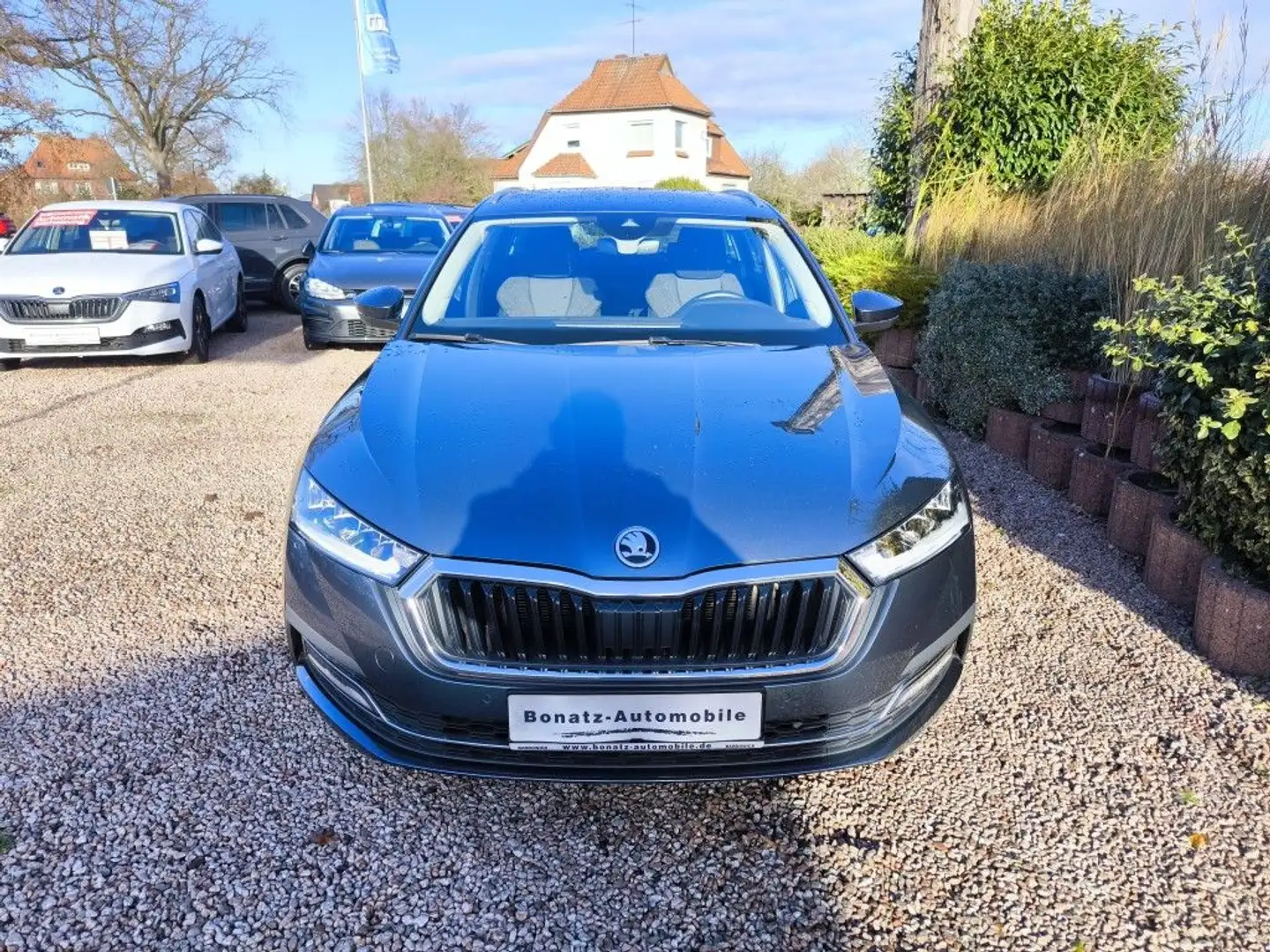 Skoda Octavia Combi 2.0 TDI DSG First Edition *AHK,Navi,LED,APP* Grau - 2