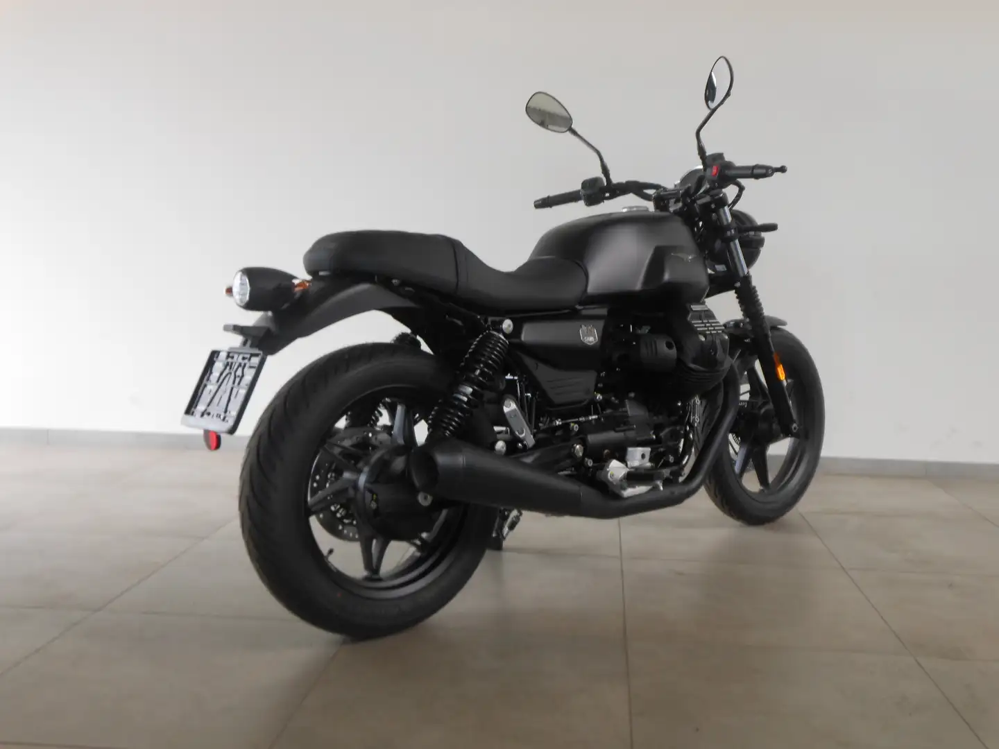 Moto Guzzi V 7 Stone Noir - 2