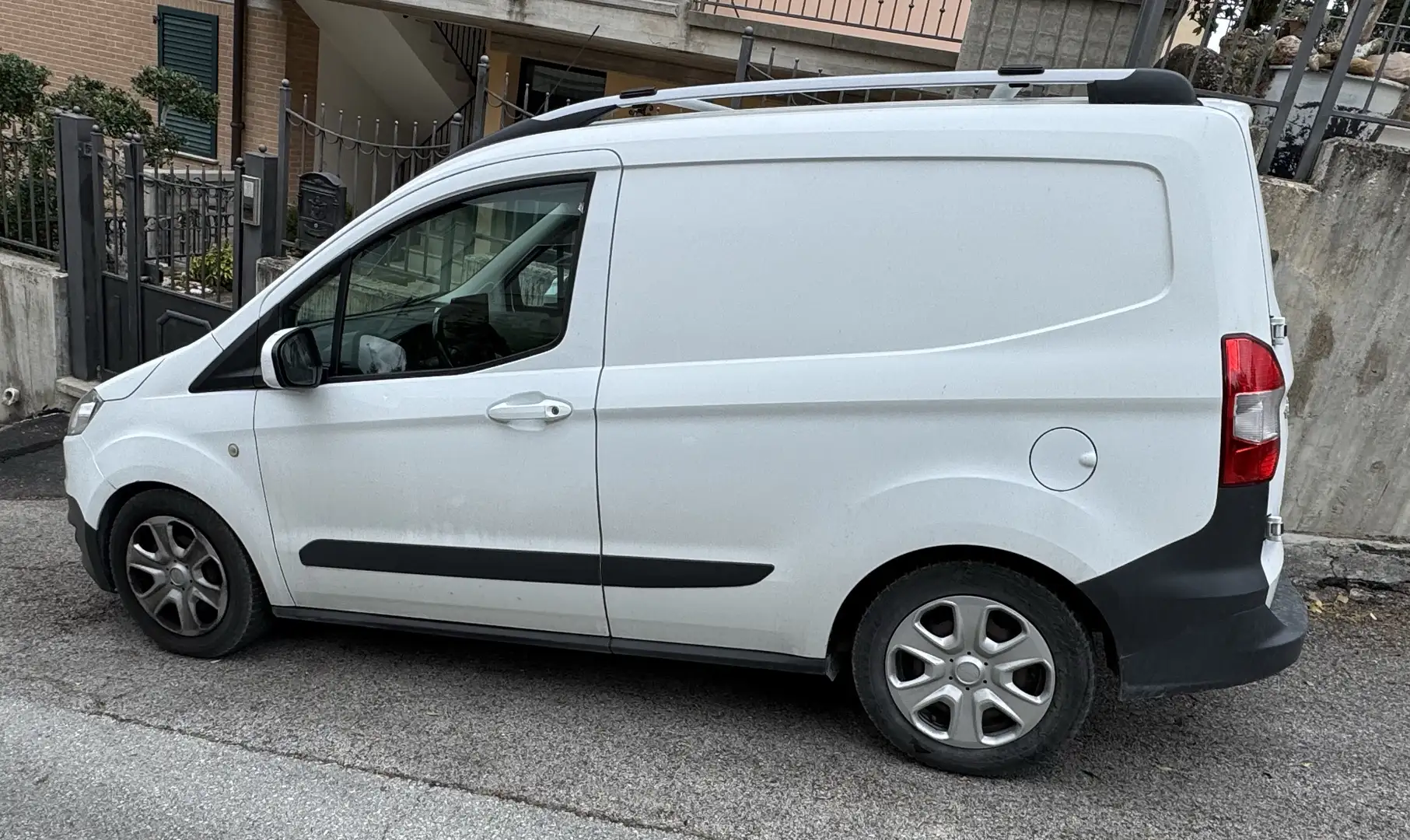 Ford Transit Courier Bianco - 1