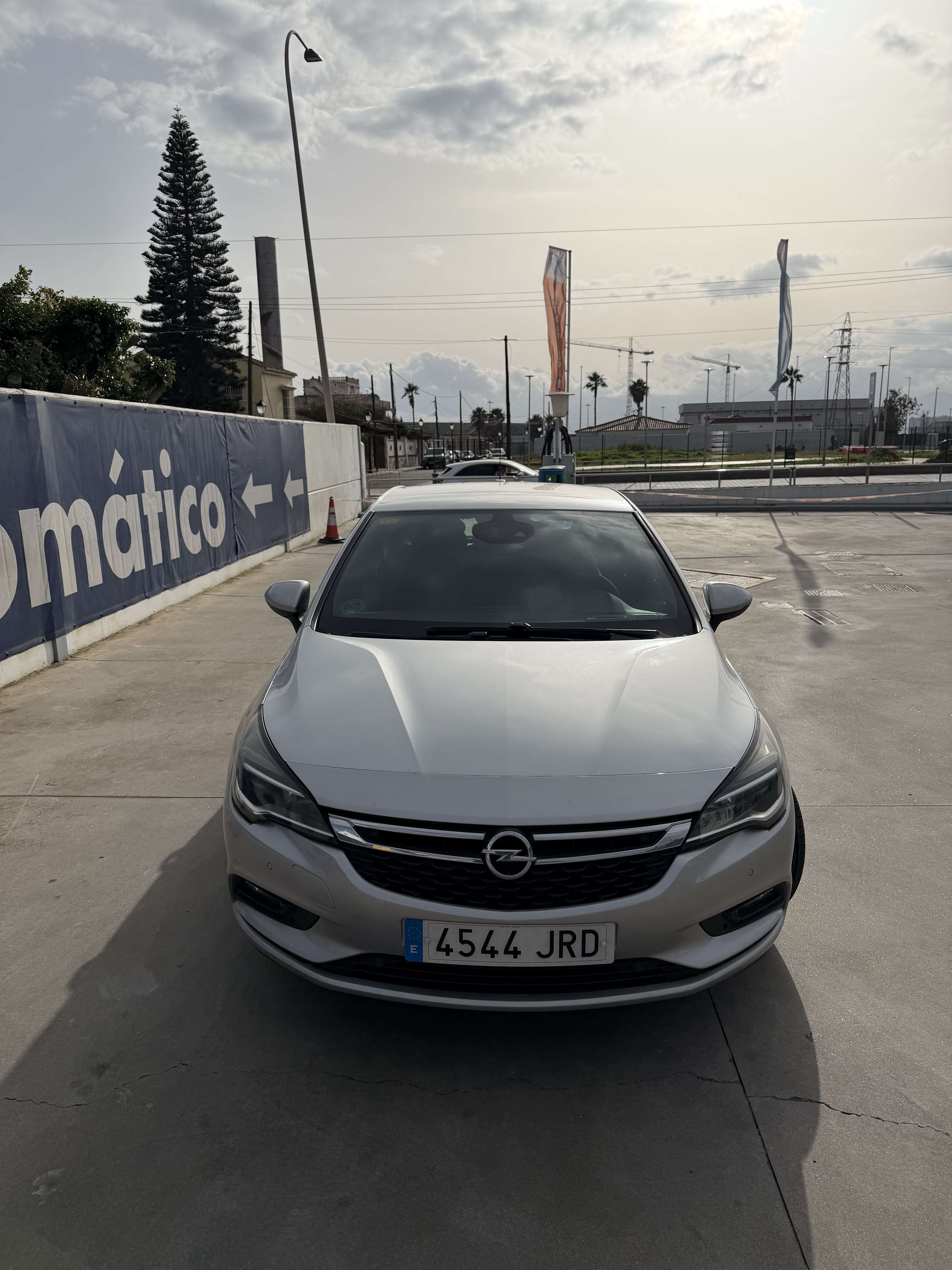 Opel Astra Sedán 1.6CDTi S/S Elegance 110 - foto 1