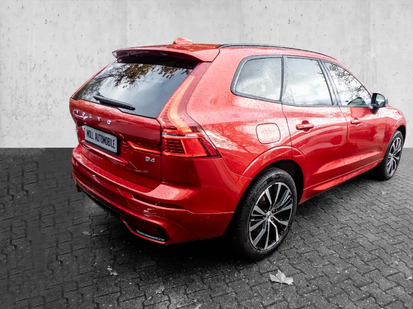 Volvo XC60 Plus Dark 2WD B4 Benzin EU6d StandHZG digitales Co Червоний - 2