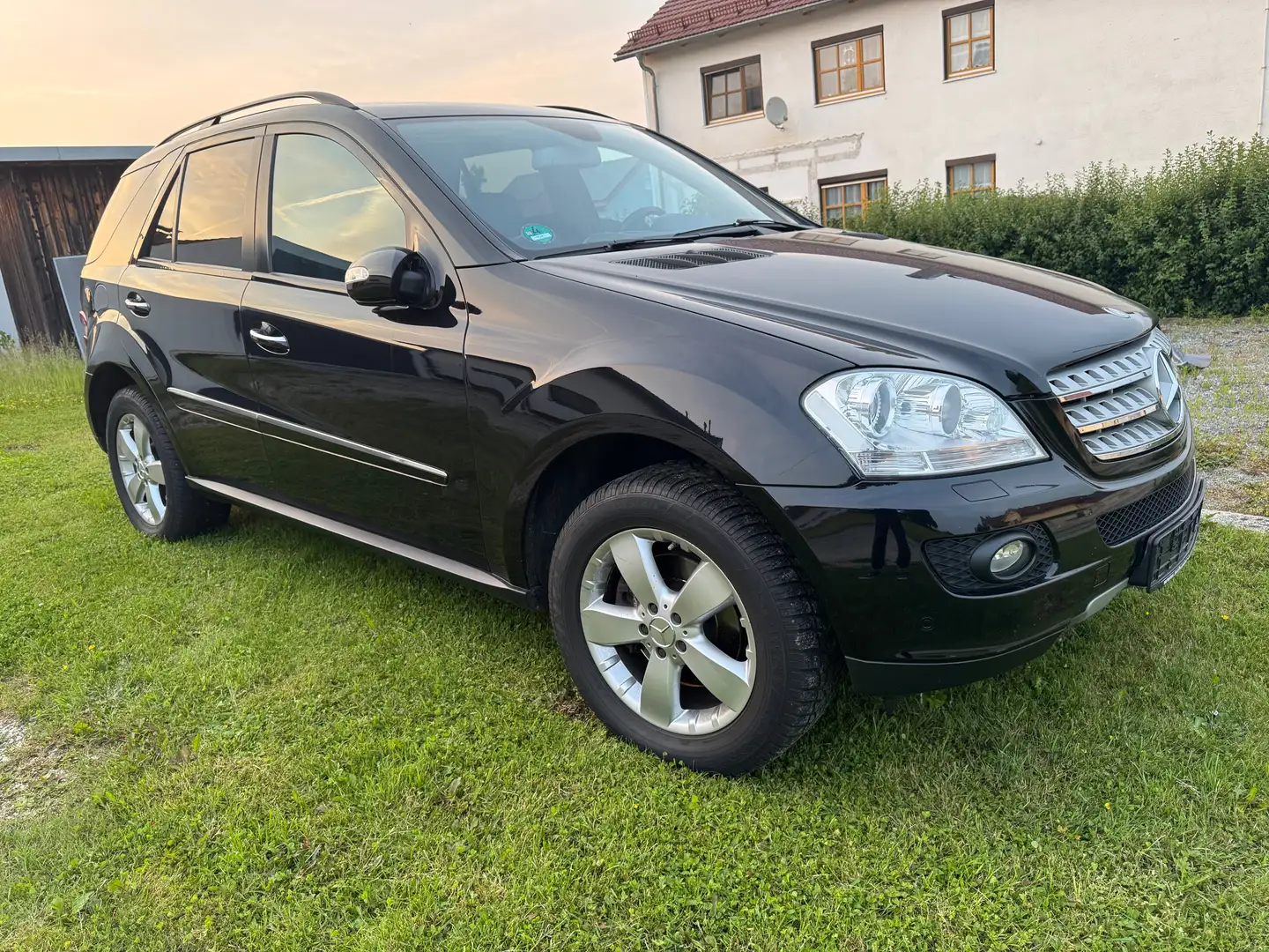 Mercedes-Benz ML 350 ML 350 4Matic Xenon AHK 3500Kg Airmatic SD TÜV Czarny - 1