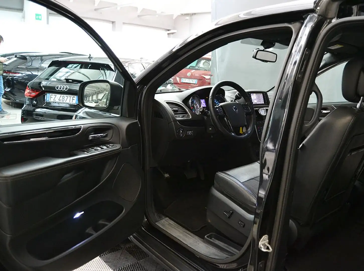 Lancia Voyager 2.8 Turbodiesel S 177 CV Unico Proprietario Czarny - 2