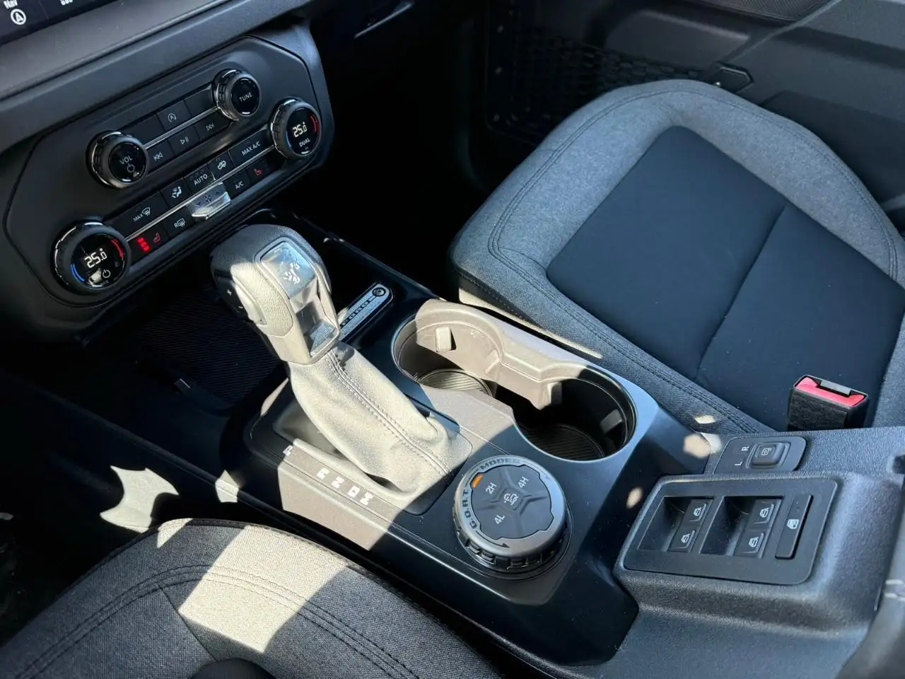 Ford Bronco снимка Ford Bronco