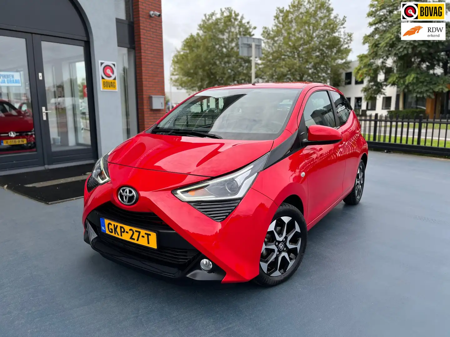 Toyota Aygo 1.0 VVT-i x-cite AUTOMAAT LMV AIRCO Rouge - 1