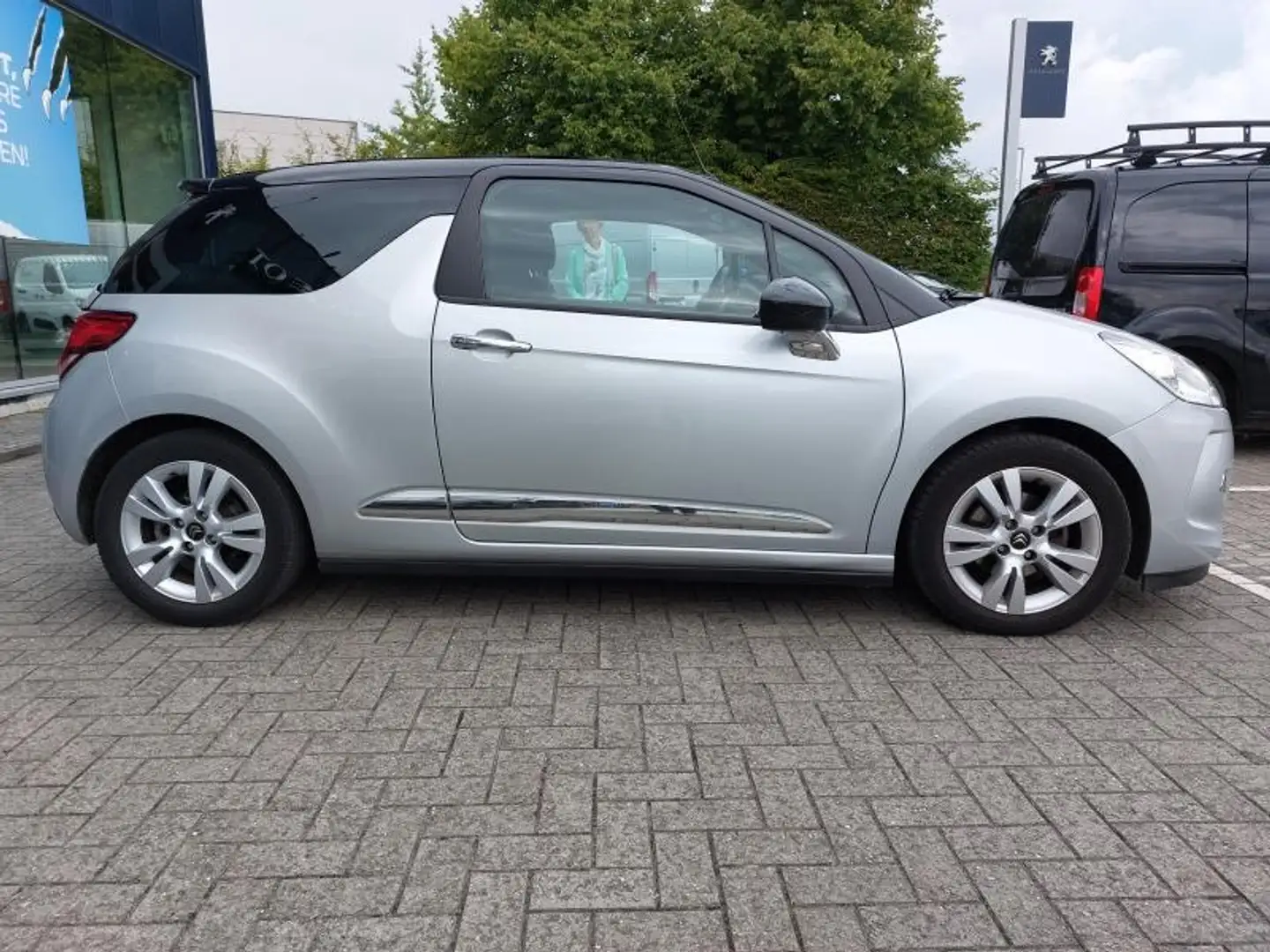 Citroen DS3 Cabriolet e-HDi 90 Airdream So Chic BMP6 - 2