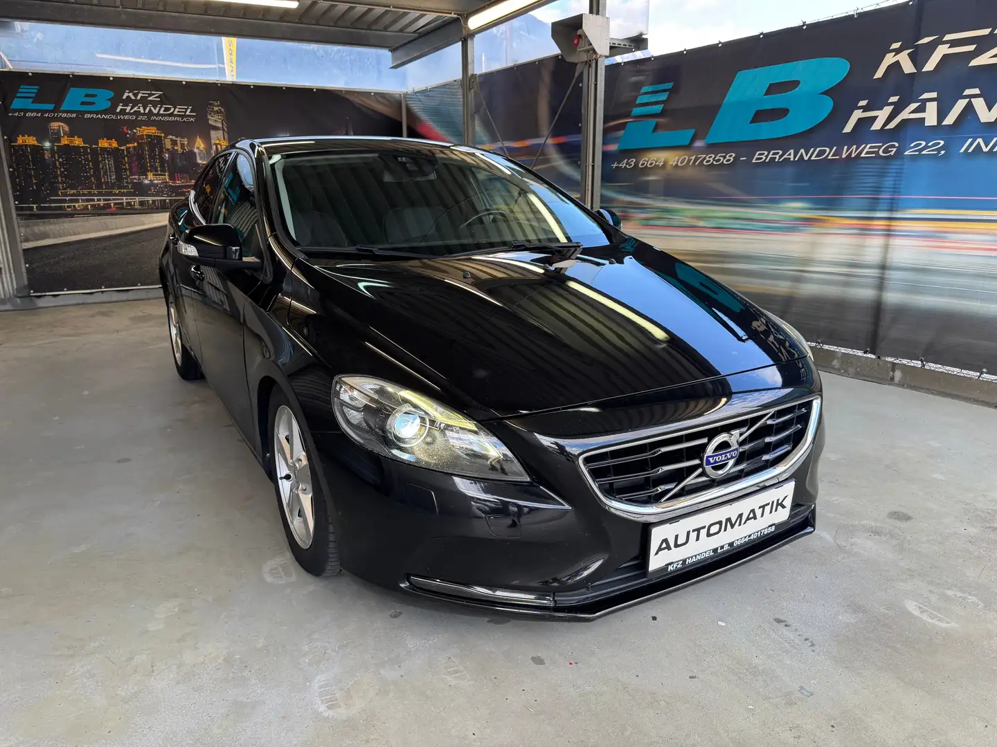 Volvo V40 V40 D2 Kinetic Geartronic Schwarz - 1