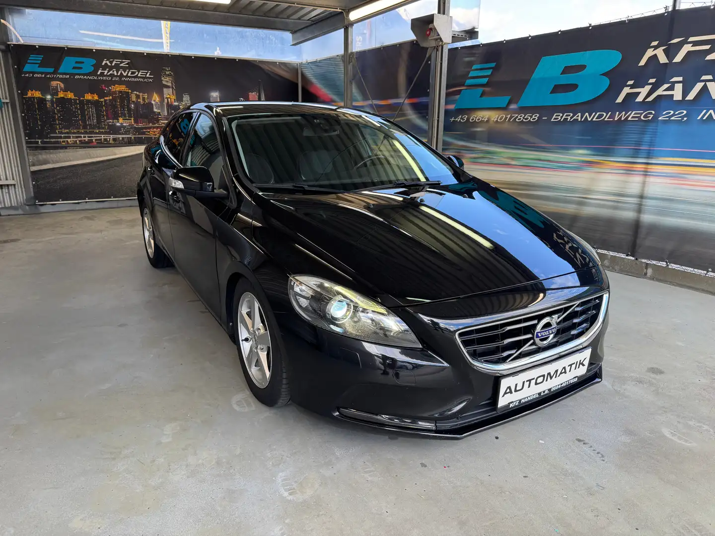 Volvo V40 V40 D2 Kinetic Geartronic Schwarz - 2