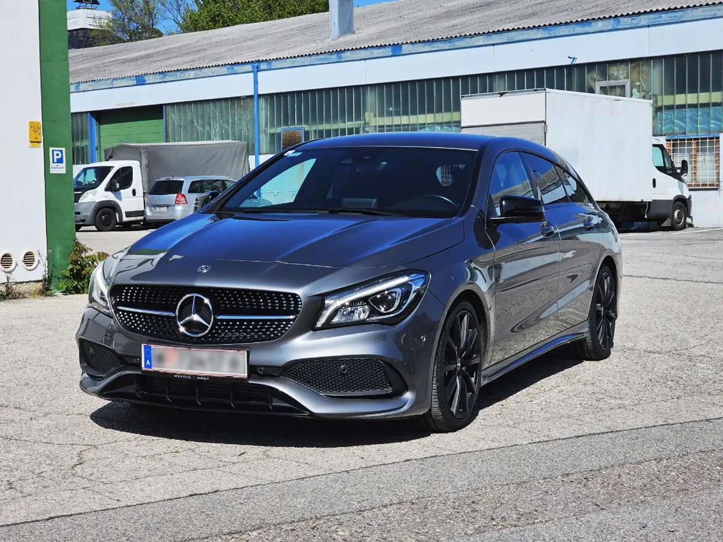 Mercedes-Benz CLA 200 CLA 200 Shooting Brake Aut. AMG Line - Automatik - LED - Kamera - 2-Zonen Klimaautomatik - 8-fach bereift Grau - 1