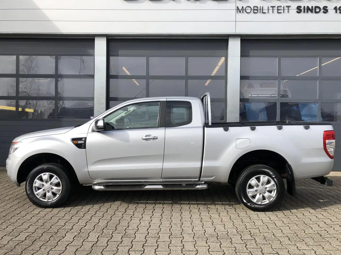 Ford Ranger 2.2 TDCi 150pk 4X4 XLT Super Cab Zilver - 2