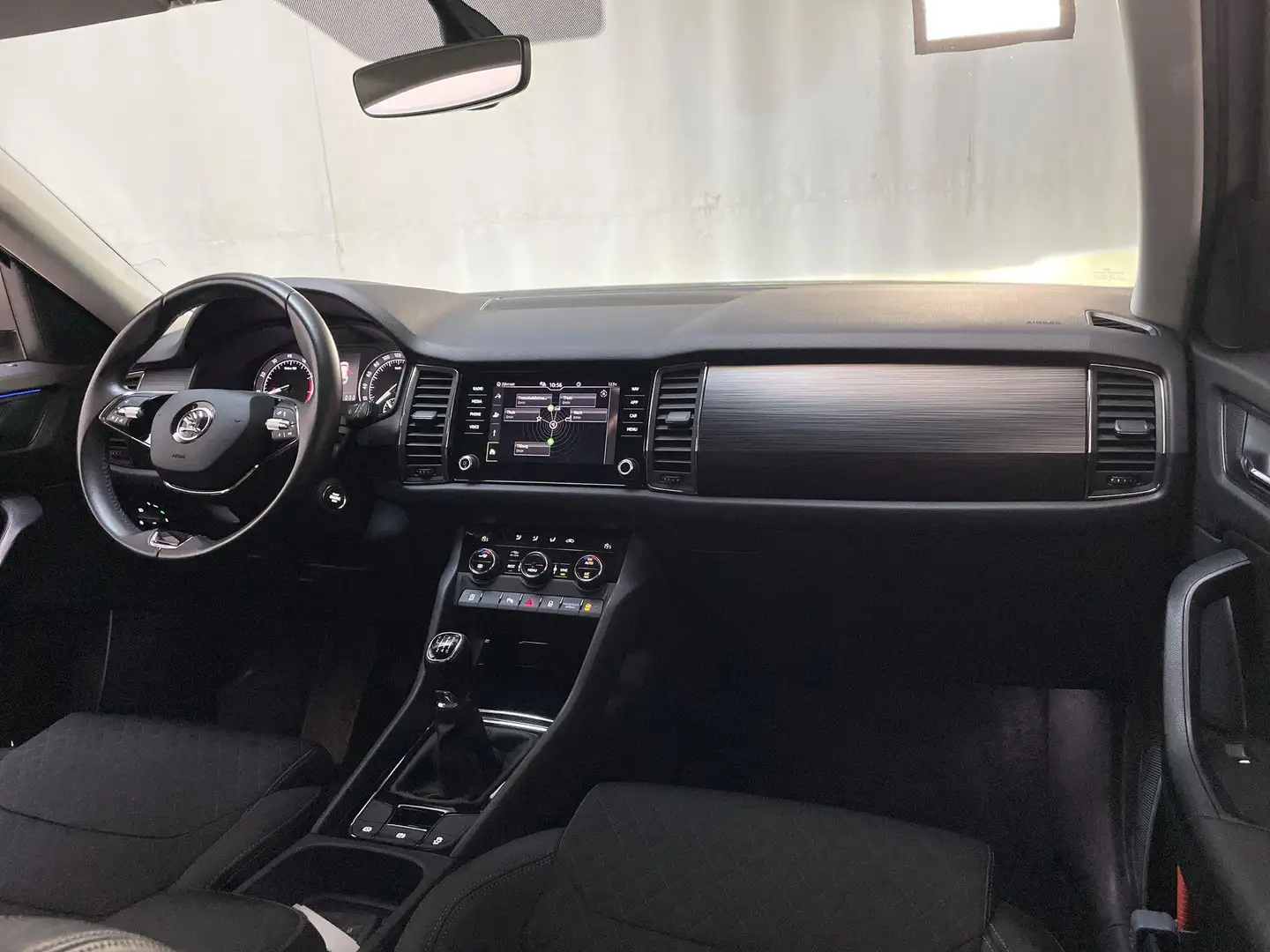 Skoda Kodiaq 1.5 TSI 150pk Business Edition Camera Navigatie DA Grijs - 2