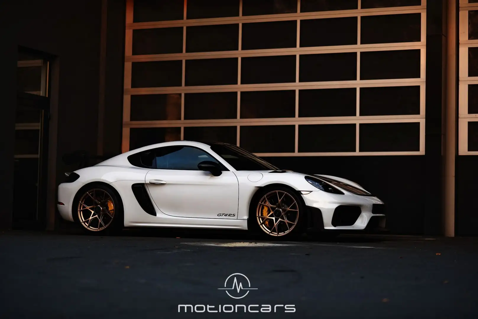 Porsche 718 Cayman GT4 RS 4.0 Weissach Paket EXP € 134.983,- Weiß - 1