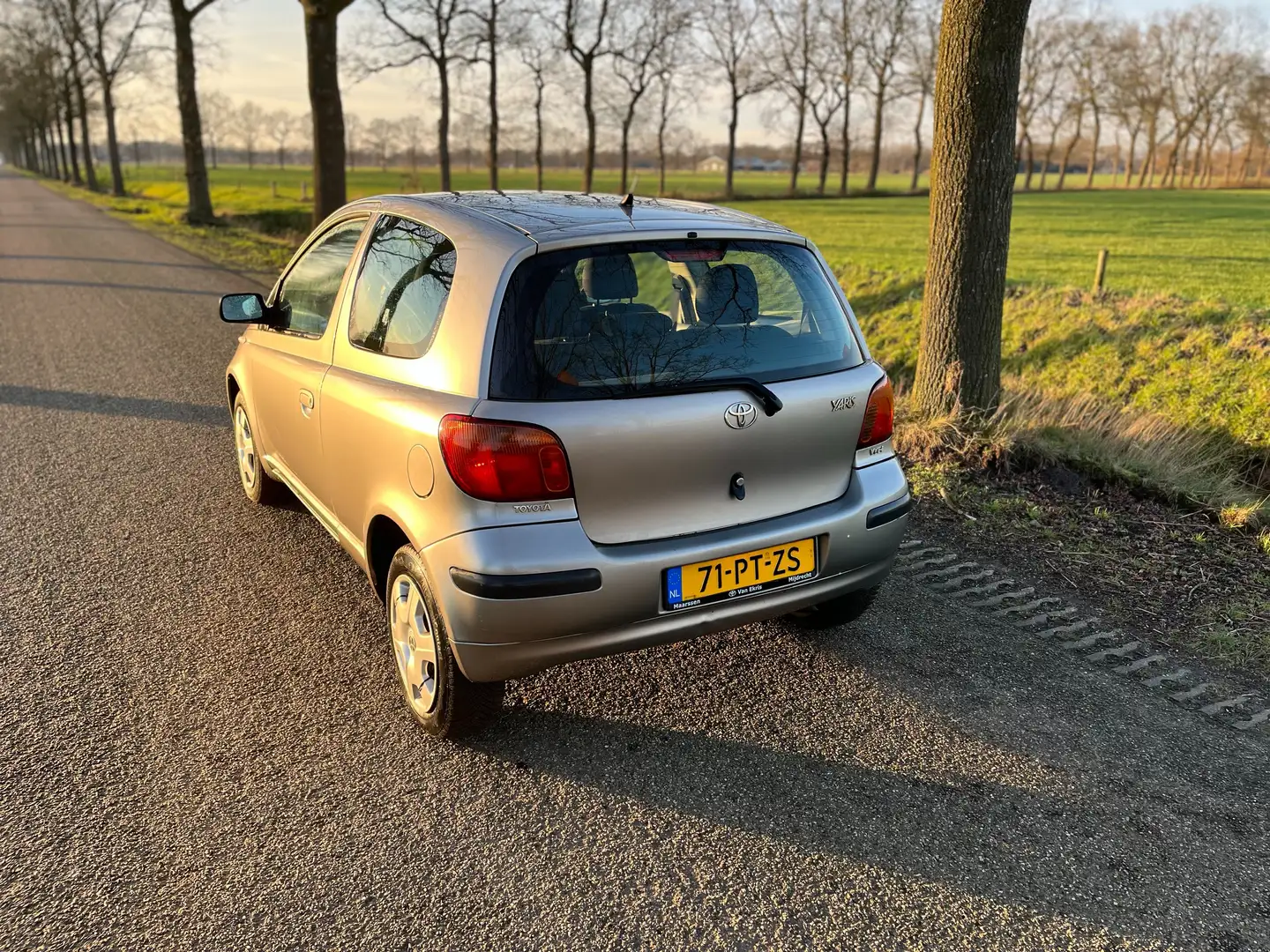 Toyota Yaris Yaris+1.0+VVT-i+Idols - 1