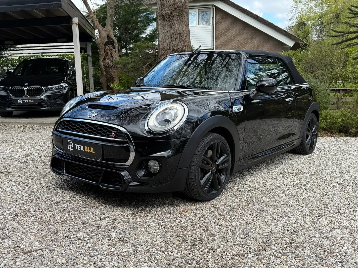 MINI Cooper S Cabrio 2.0 Chili Serious Business John Cooper Works Schwarz - 2