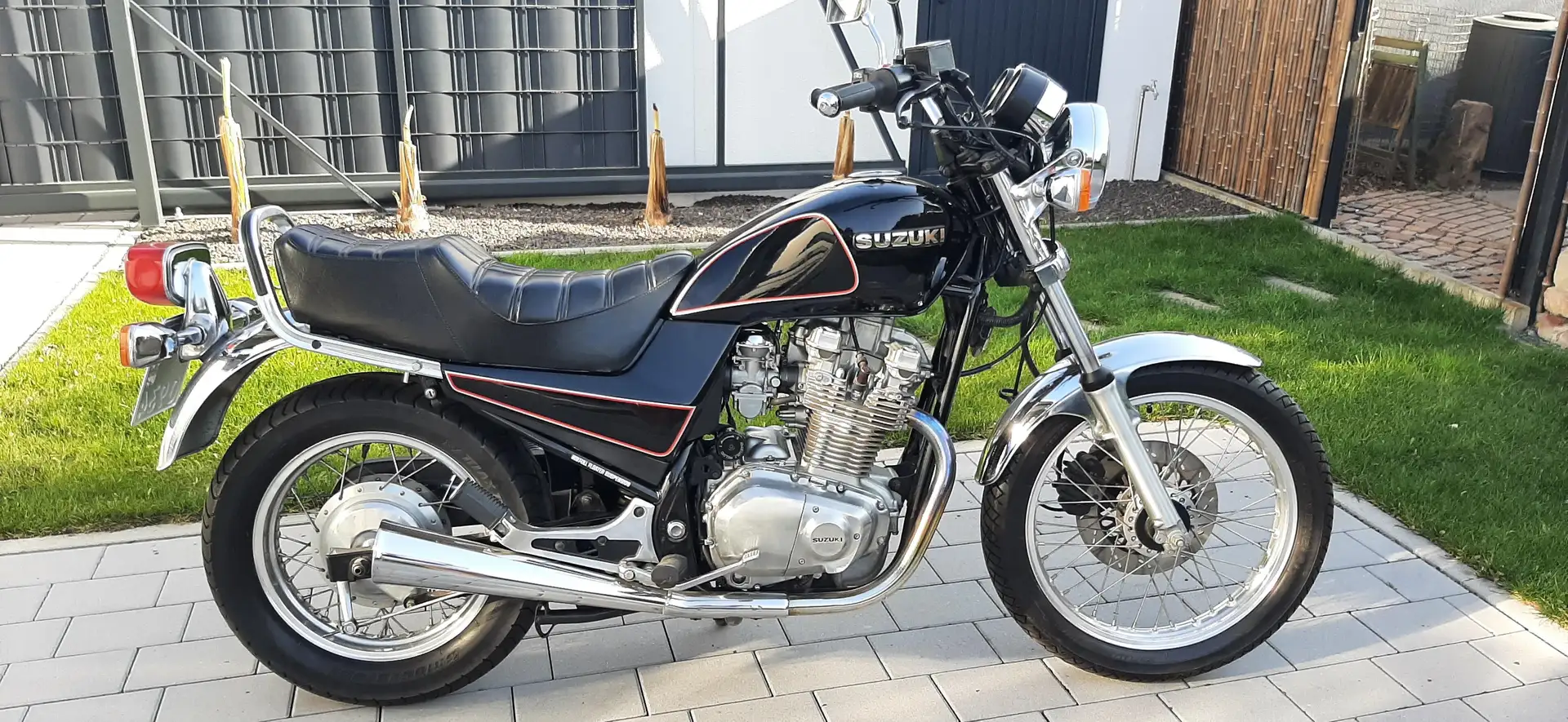 Suzuki GR 650 GP-51A Fekete - 1