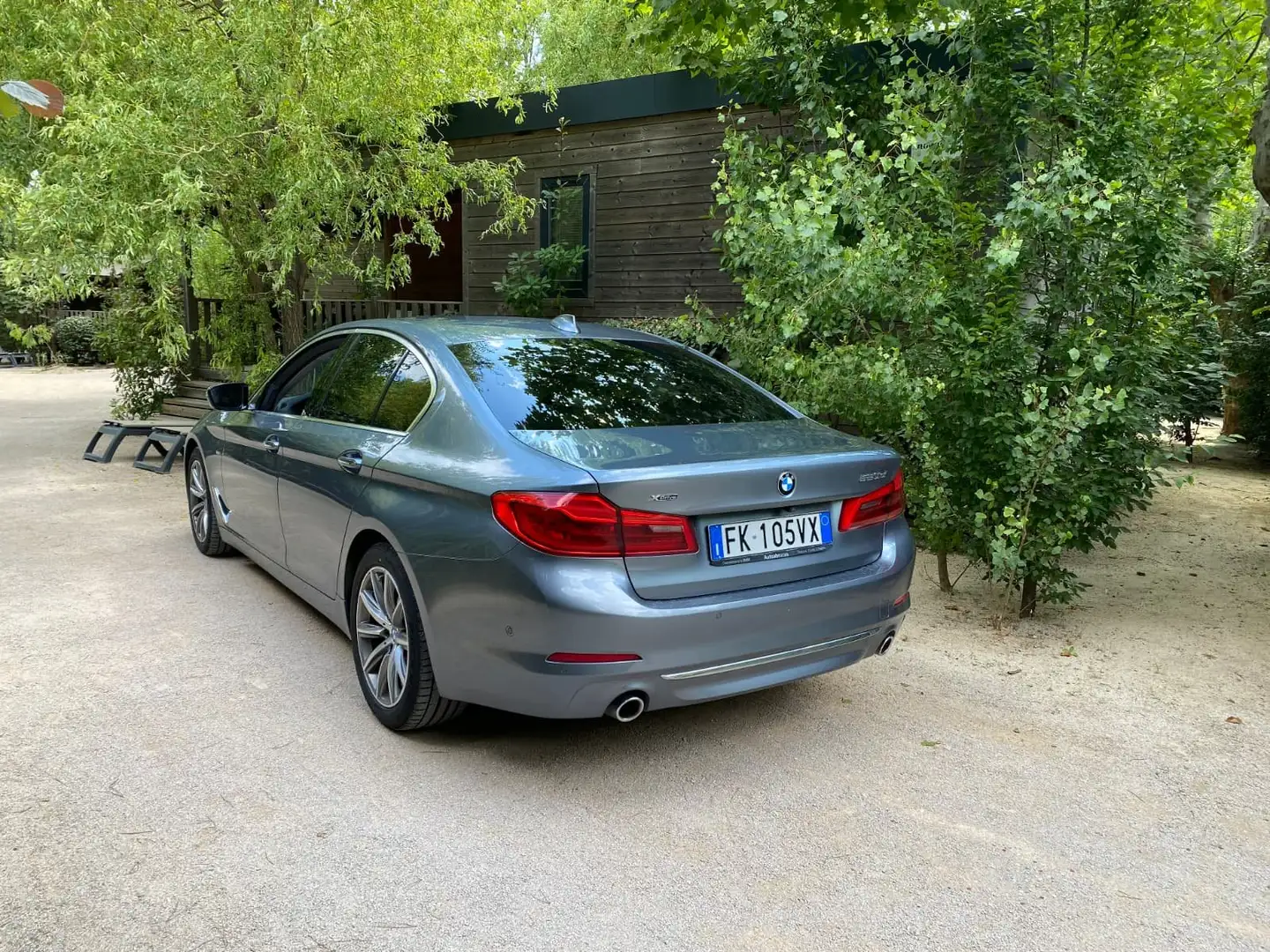 BMW 520 Serie 5 G30 2017 Berlina 520d xdrive Luxury auto Argento - 2