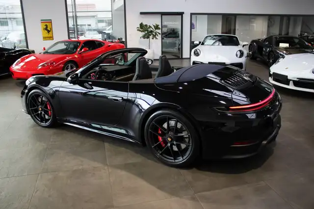 Porsche 911 view 12