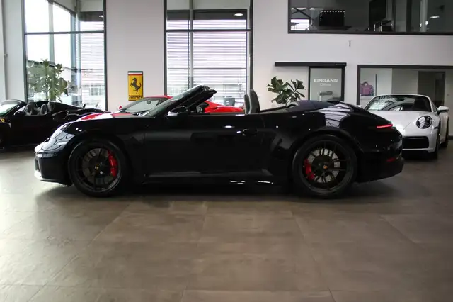 Porsche 911 view 6