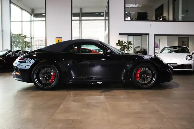 Porsche 911 view 5