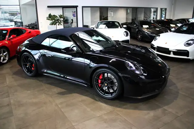 Porsche 911 view 4