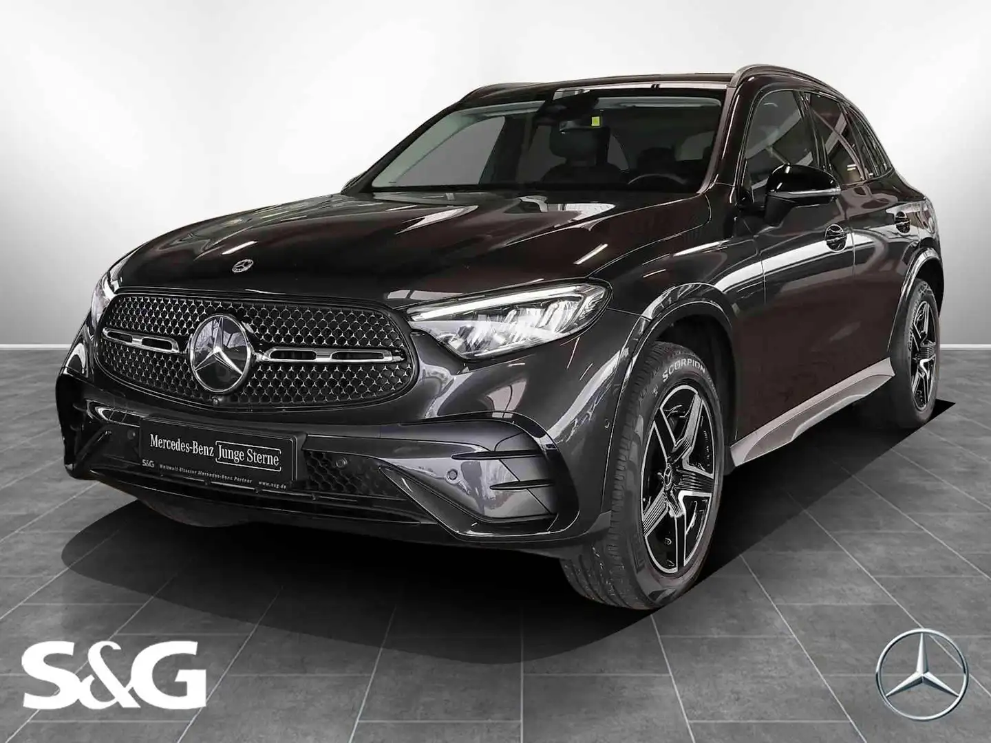 Mercedes-Benz GLC 300 e AMG 4M AHK+DISTRO+KAMERA+360°+CARPLAY Grau - 1