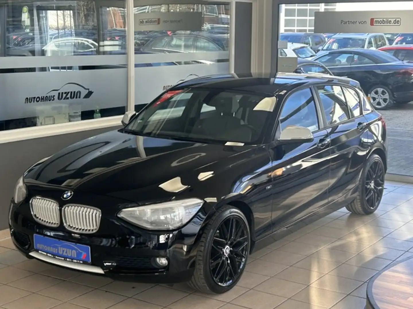 BMW 116 i Urban Line 5 türig Klima T-Leder PDC Xenon Schwarz - 1