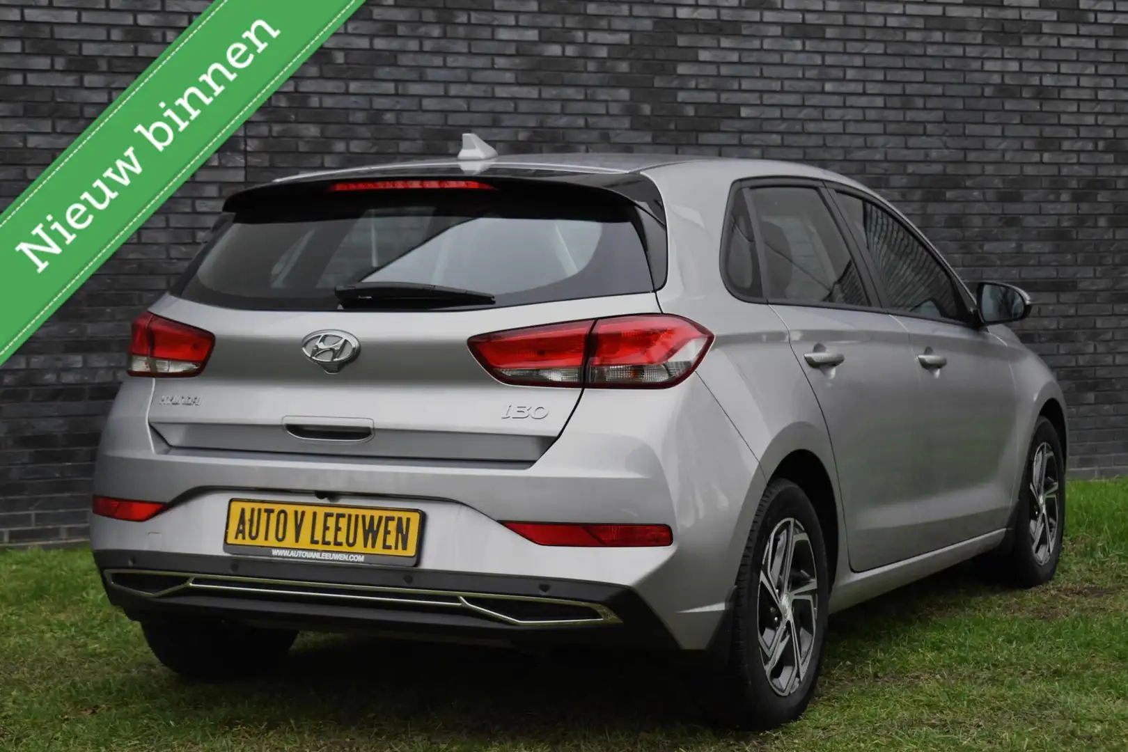 Hyundai i30 Turbo T-GDi MHEV NIEUWSTAAT! AUTOMAAT/NAVI/CAMERA/ Grijs - 2