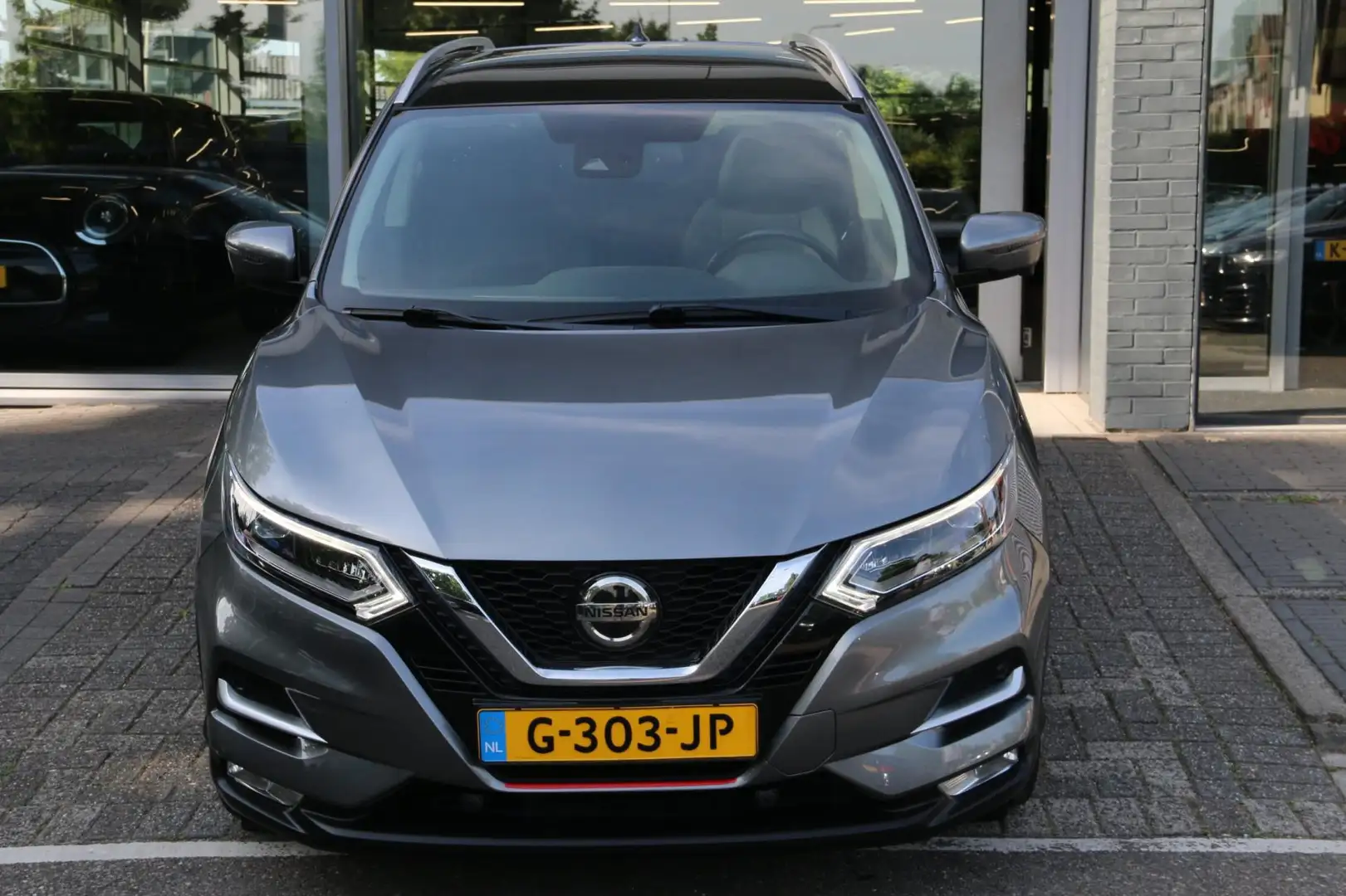 Nissan Qashqai 1.3 DIG-T Tekna DEALER OND. TREKHAAK NL-AUTO! Grijs - 2