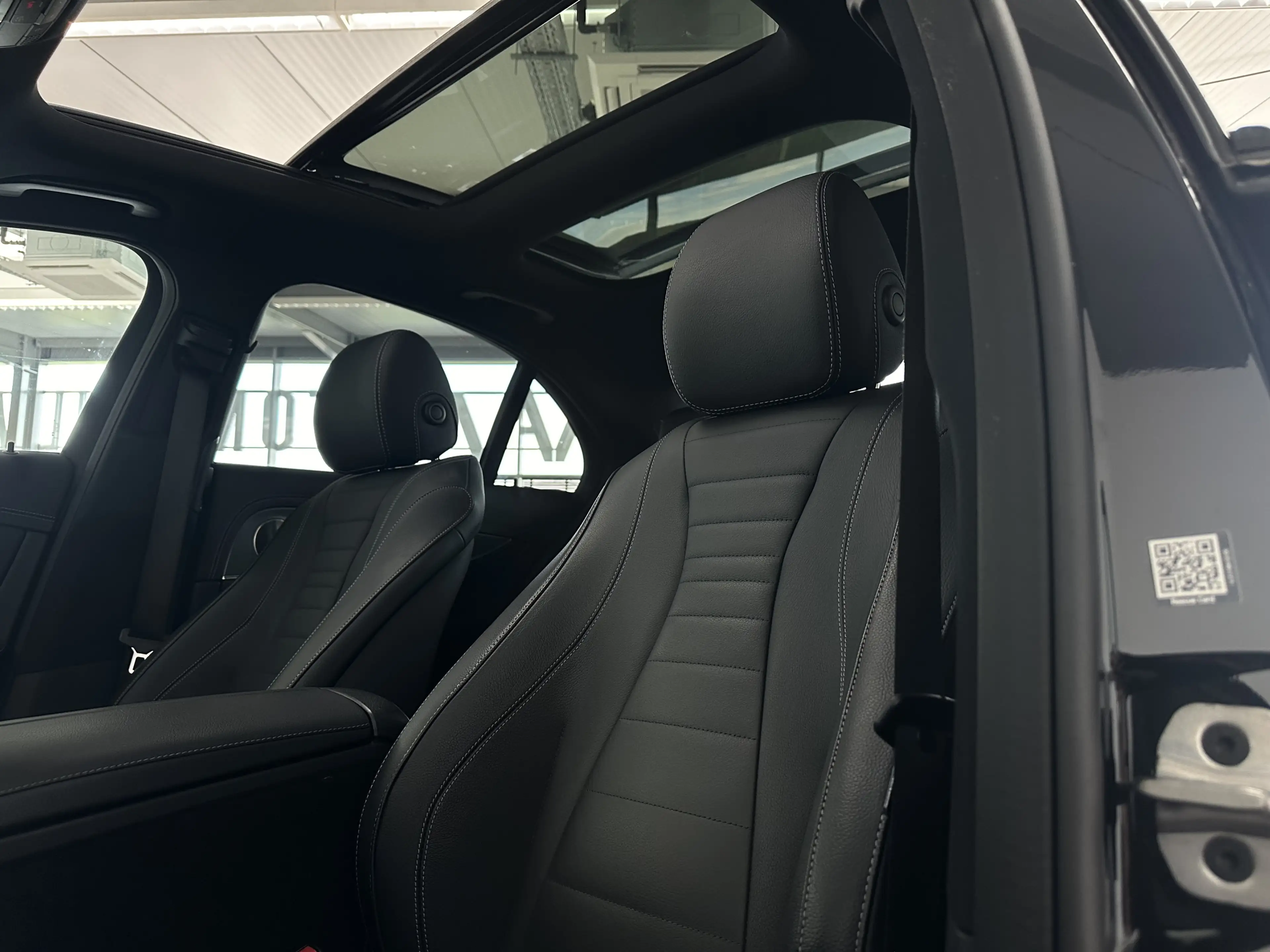 Mercedes-Benz E 400 AMG *PANO*BURM*KAM*DIST*WIDE — photo 12