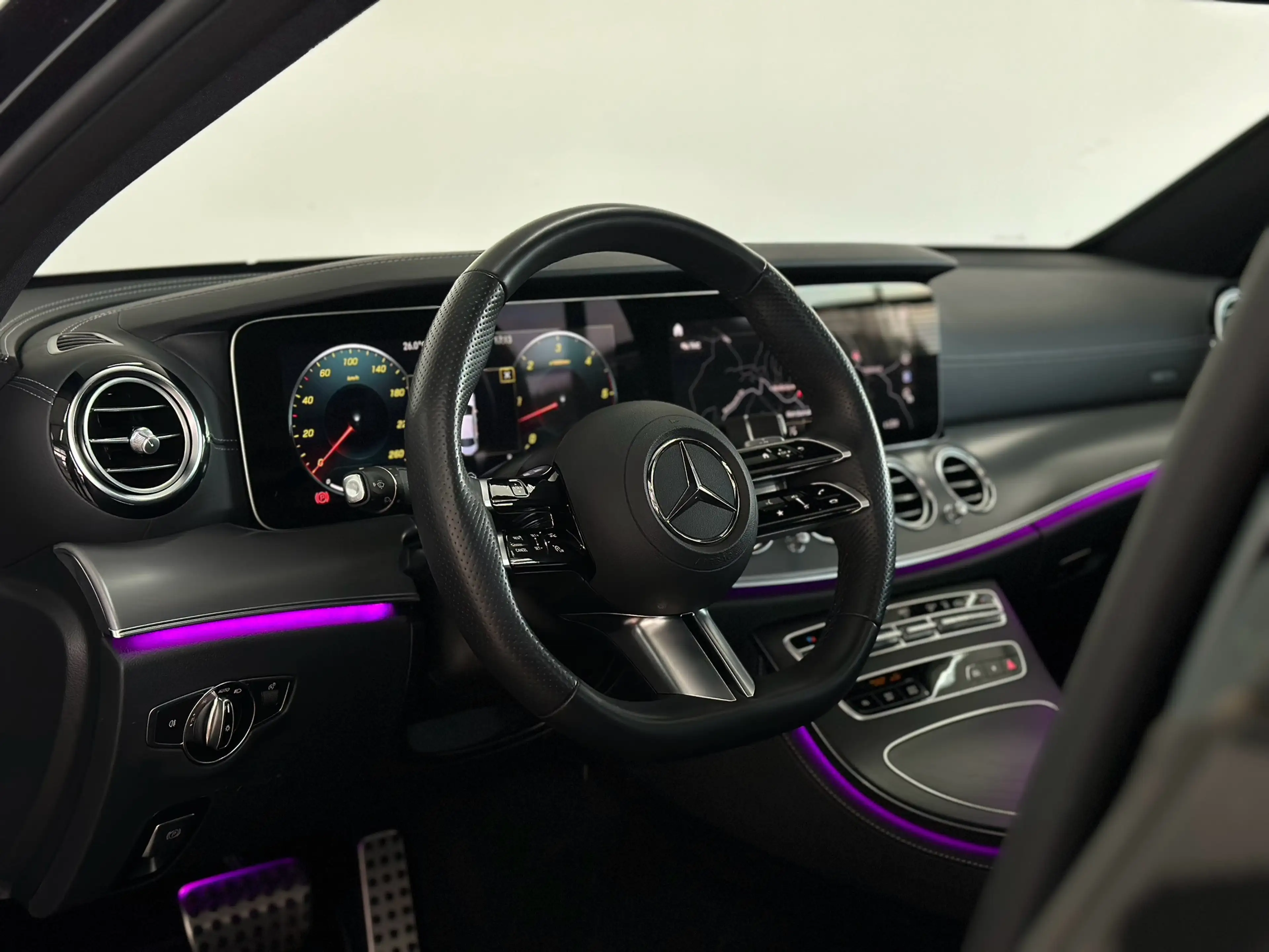 Mercedes-Benz E 400 AMG *PANO*BURM*KAM*DIST*WIDE — photo 15