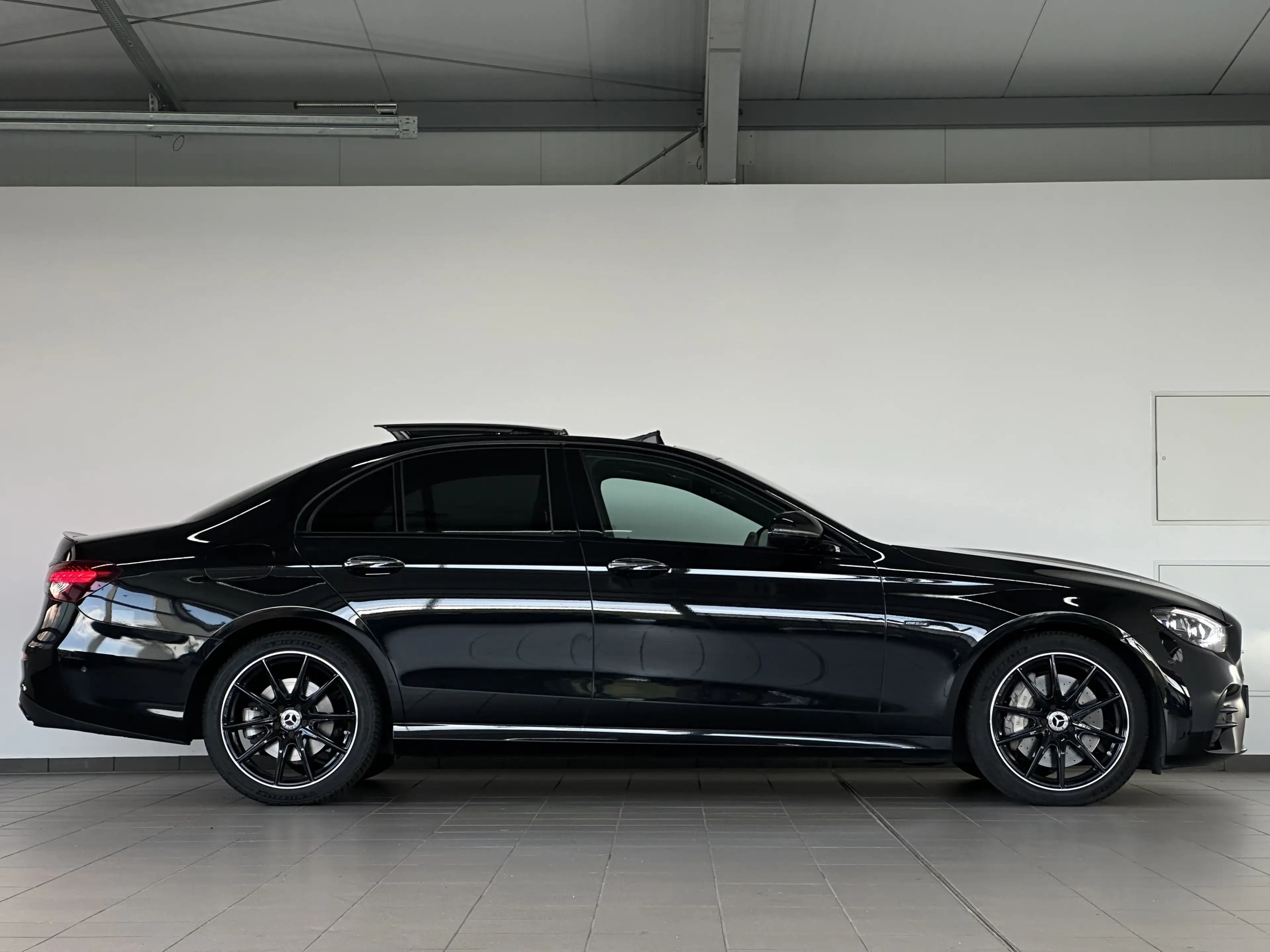 Mercedes-Benz E 400 AMG *PANO*BURM*KAM*DIST*WIDE — photo 7