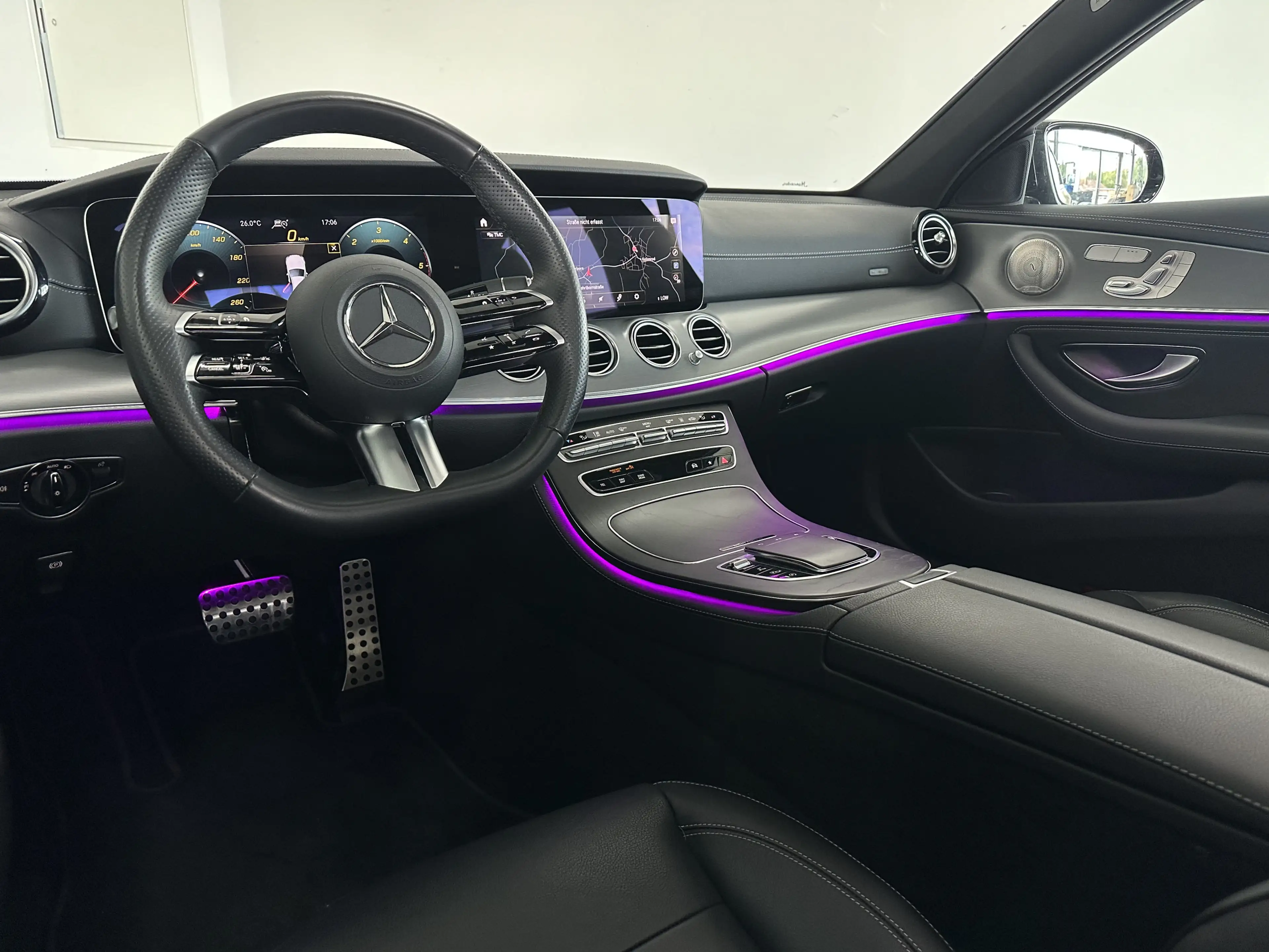Mercedes-Benz E 400 AMG *PANO*BURM*KAM*DIST*WIDE — photo 11