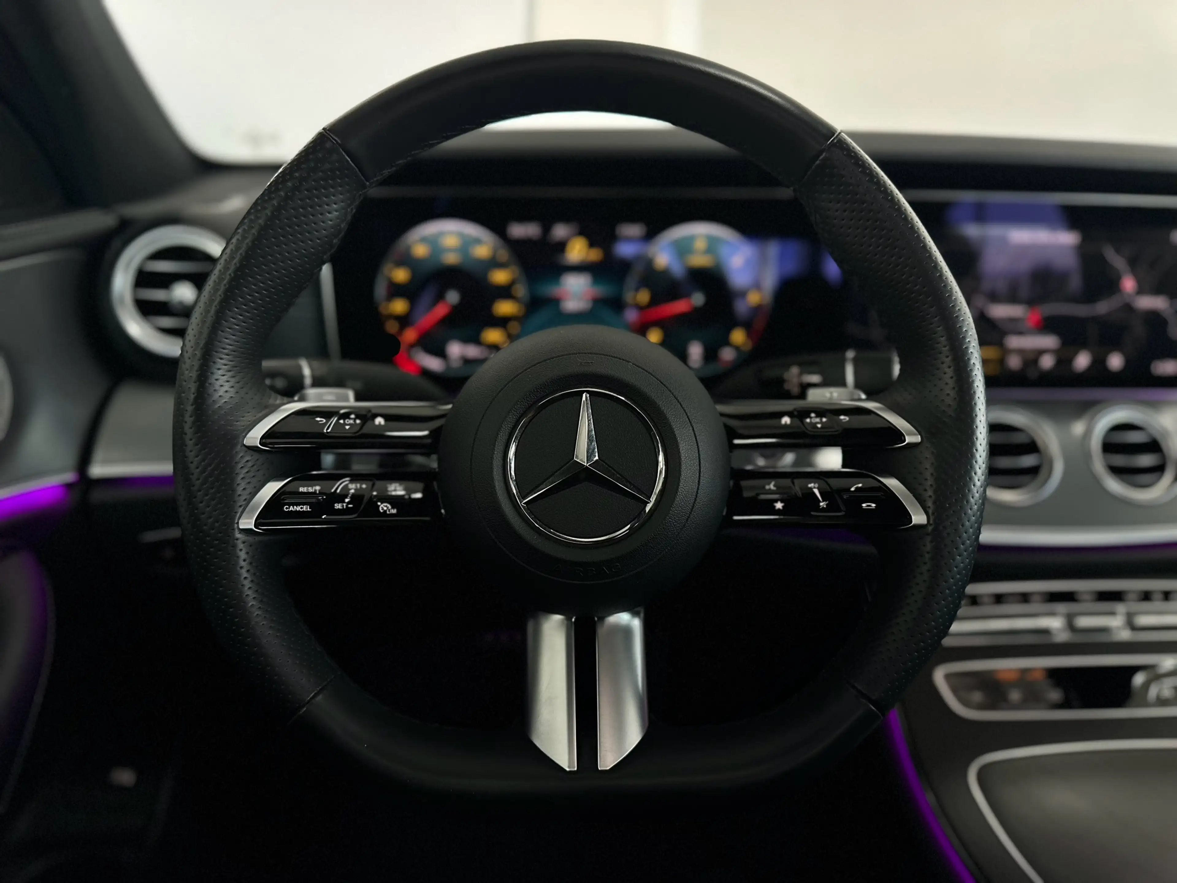 Mercedes-Benz E 400 AMG *PANO*BURM*KAM*DIST*WIDE — photo 14