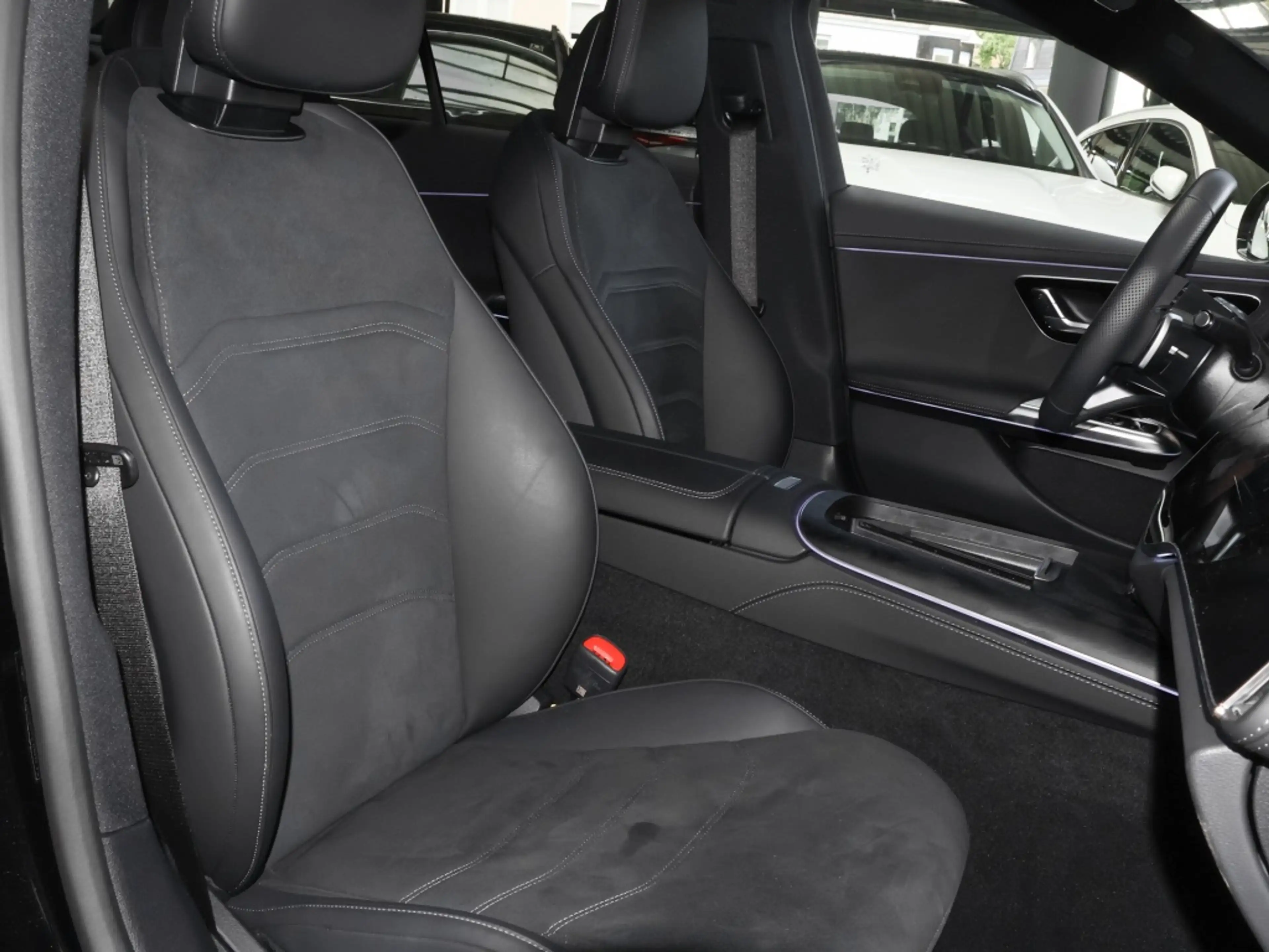 Mercedes-Benz E 220 d 4M AMG-Sport/Pano/Super/360/Burm/DIGITAL — photo 7