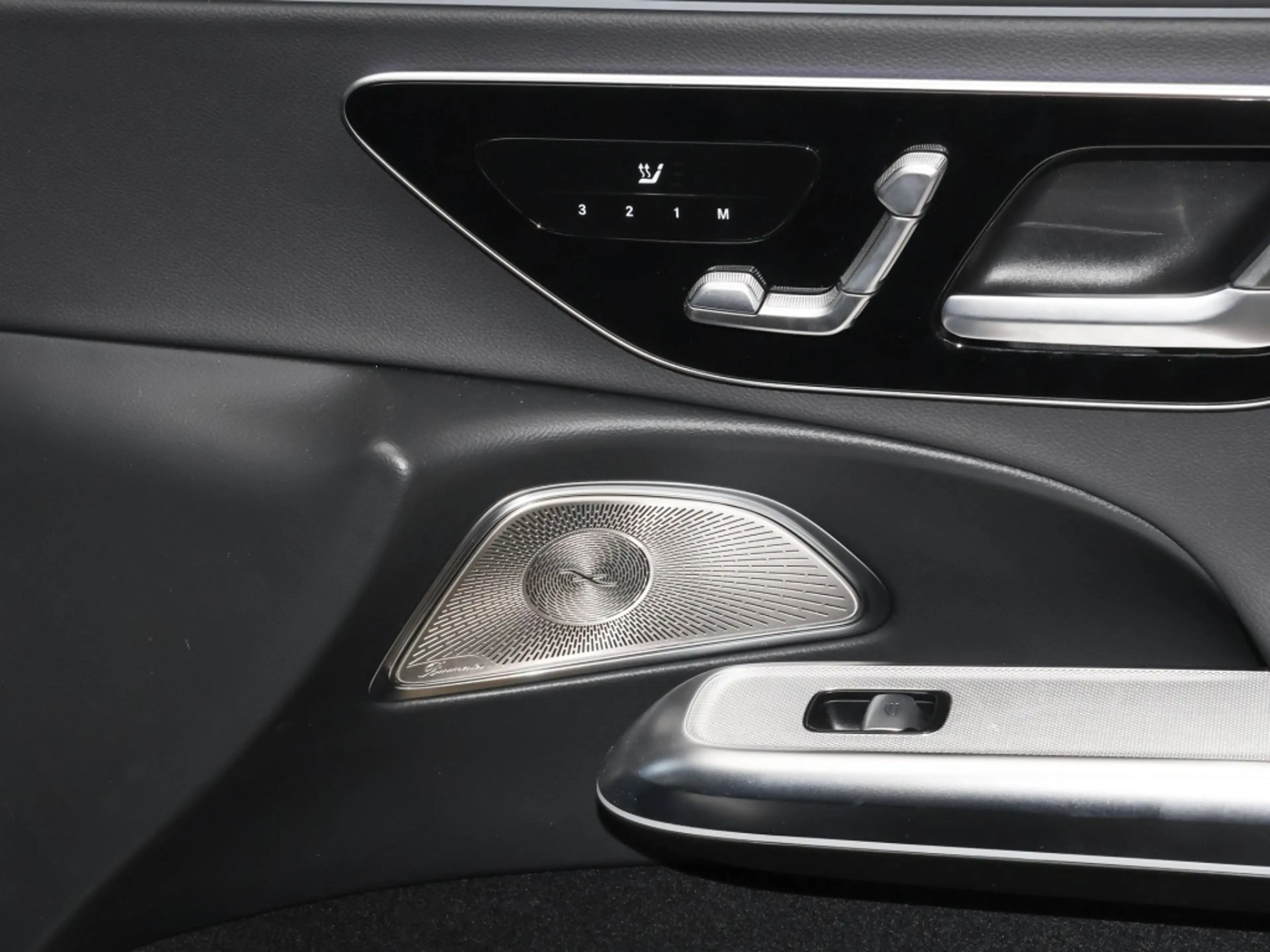 Mercedes-Benz E 220 d 4M AMG-Sport/Pano/Super/360/Burm/DIGITAL — photo 8