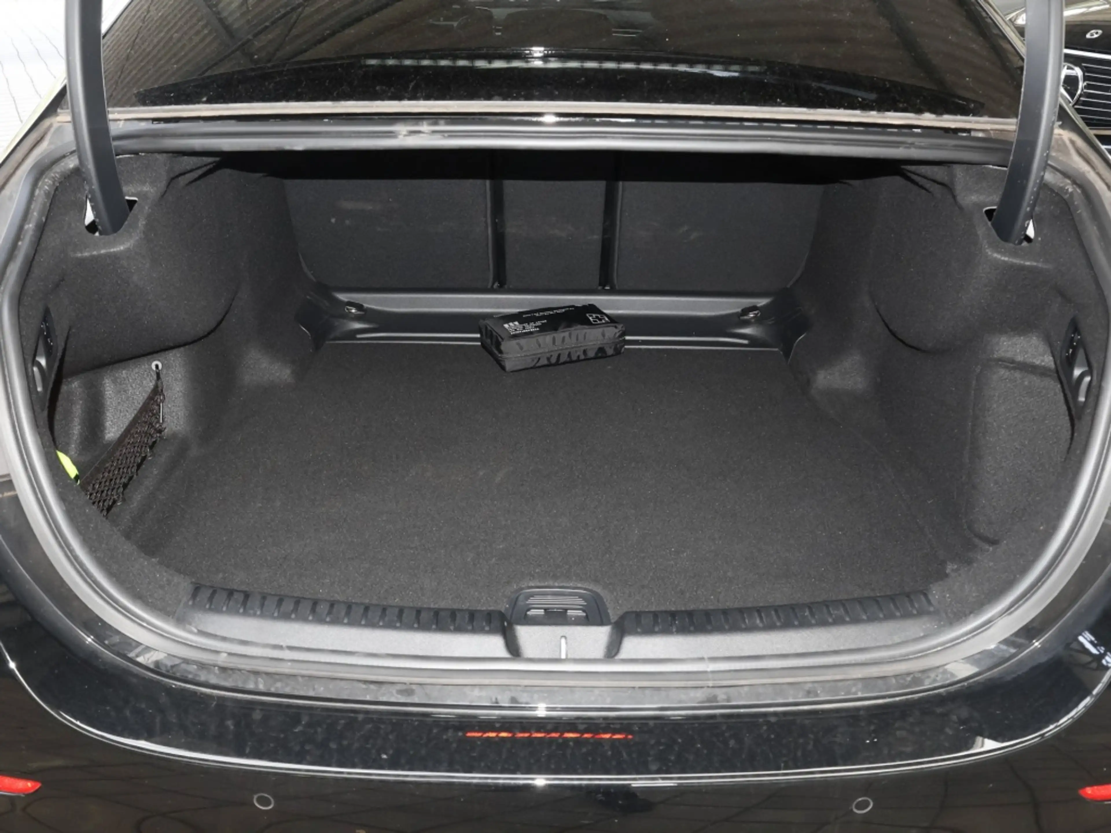 Mercedes-Benz E 220 d 4M AMG-Sport/Pano/Super/360/Burm/DIGITAL — photo 13